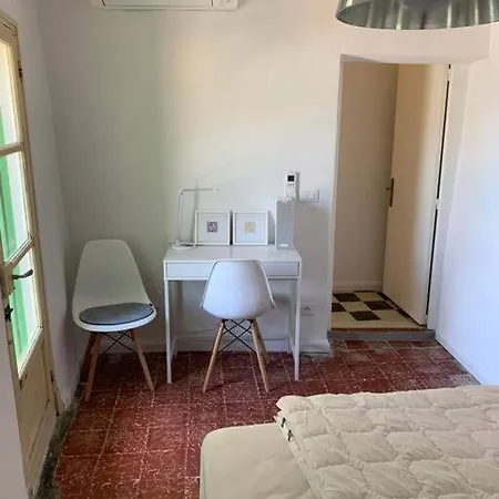 Semesterbostad Capodanna, Au Coeur De La Vieille Ville, Maison De Village Avec Magnifique Vue Sur La Menton