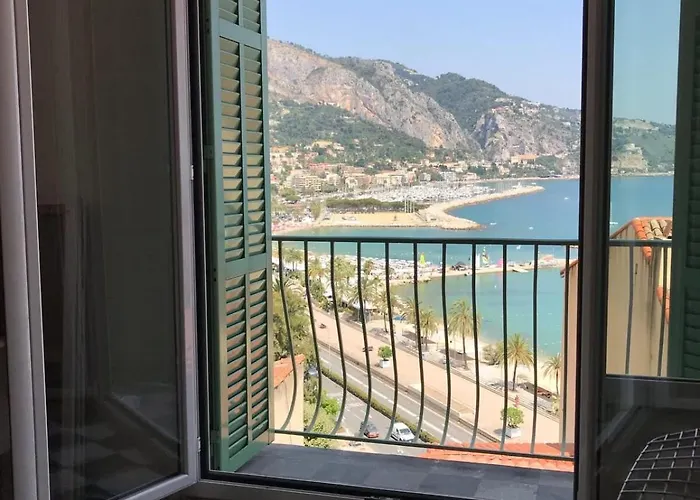 Semesterbostad Capodanna, Au Coeur De La Vieille Ville, Maison De Village Avec Magnifique Vue Sur La