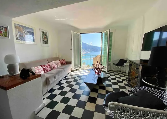 Prázdninový dům Capodanna, Au Coeur De La Vieille Ville, Maison De Village Avec Magnifique Vue Sur La Menton