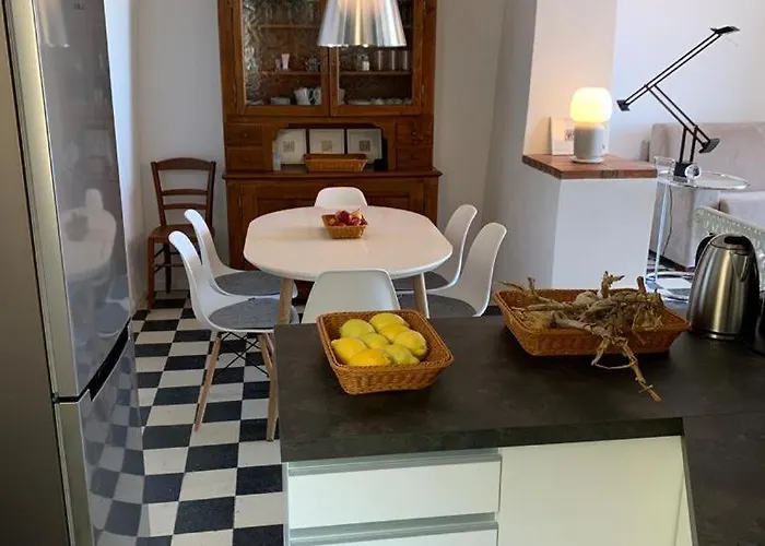 Сasa de vacaciones Capodanna, Au Coeur De La Vieille Ville, Maison De Village Avec Magnifique Vue Sur La